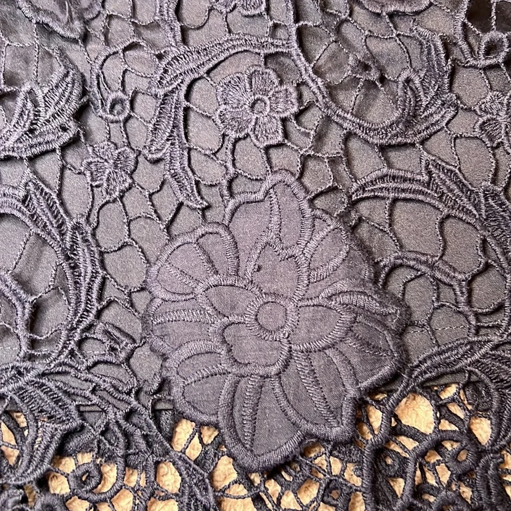 Ann Taylor lace overlay midi skirt in navy - size 14 - Picture 3 of 6